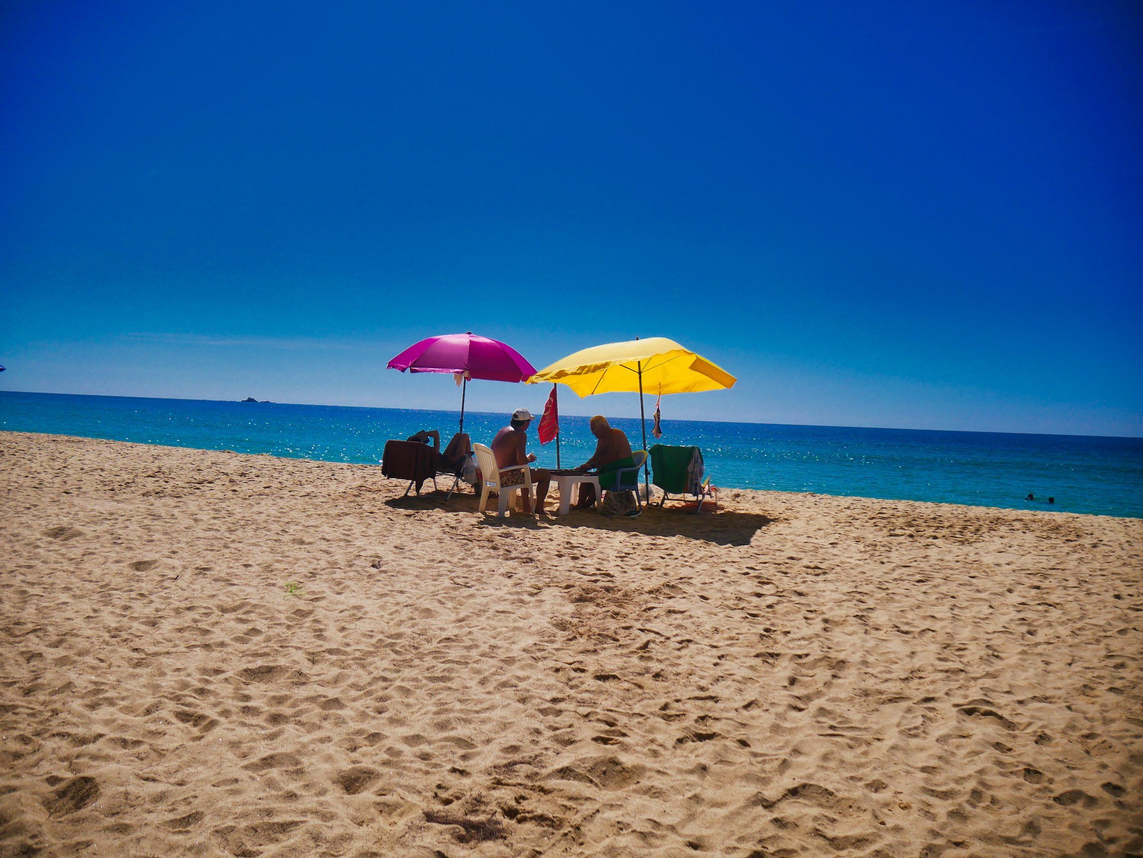 Relaxen am Strand in Kao Lak