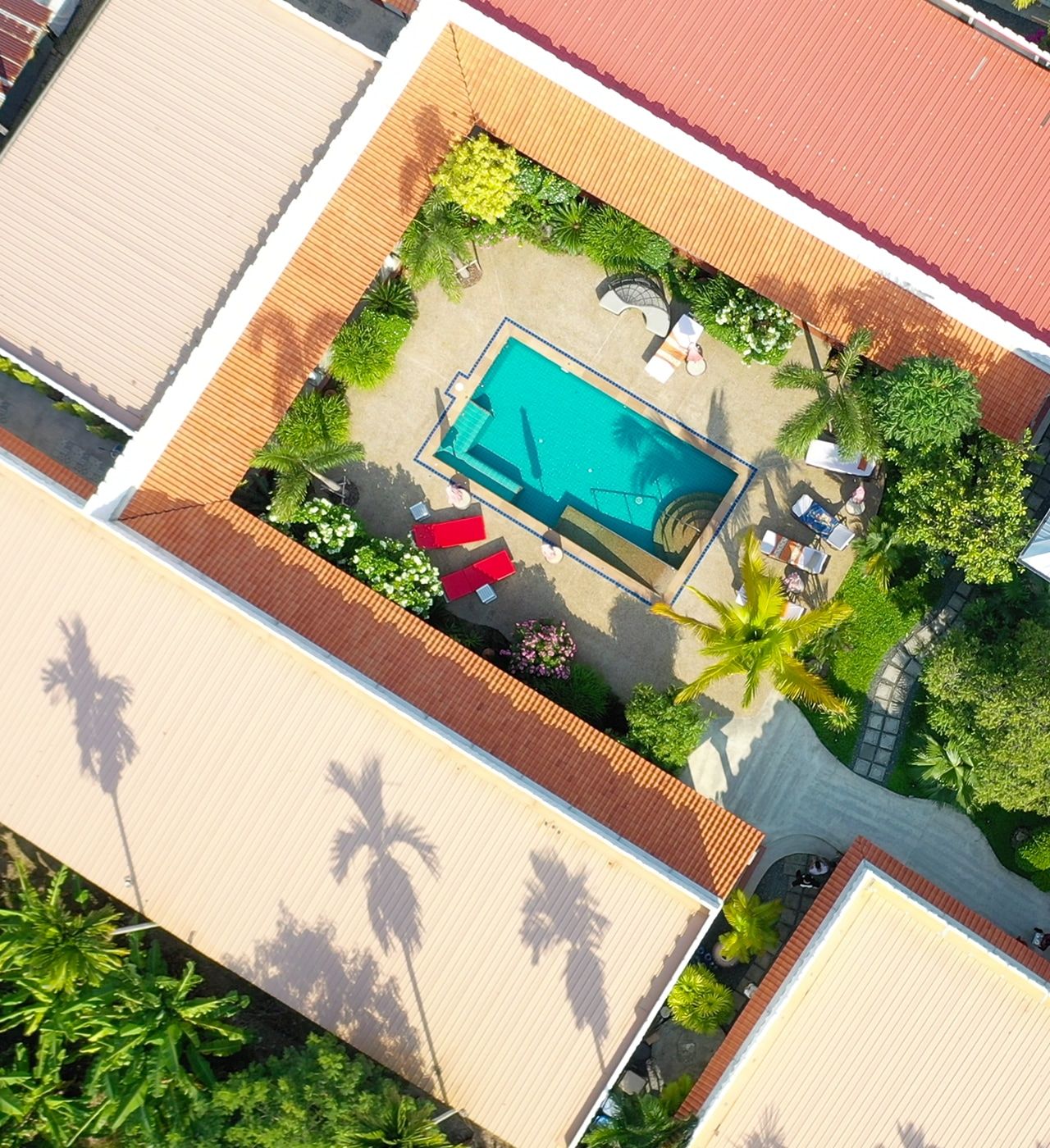 Drohnenfoto von oben Carewell Pool