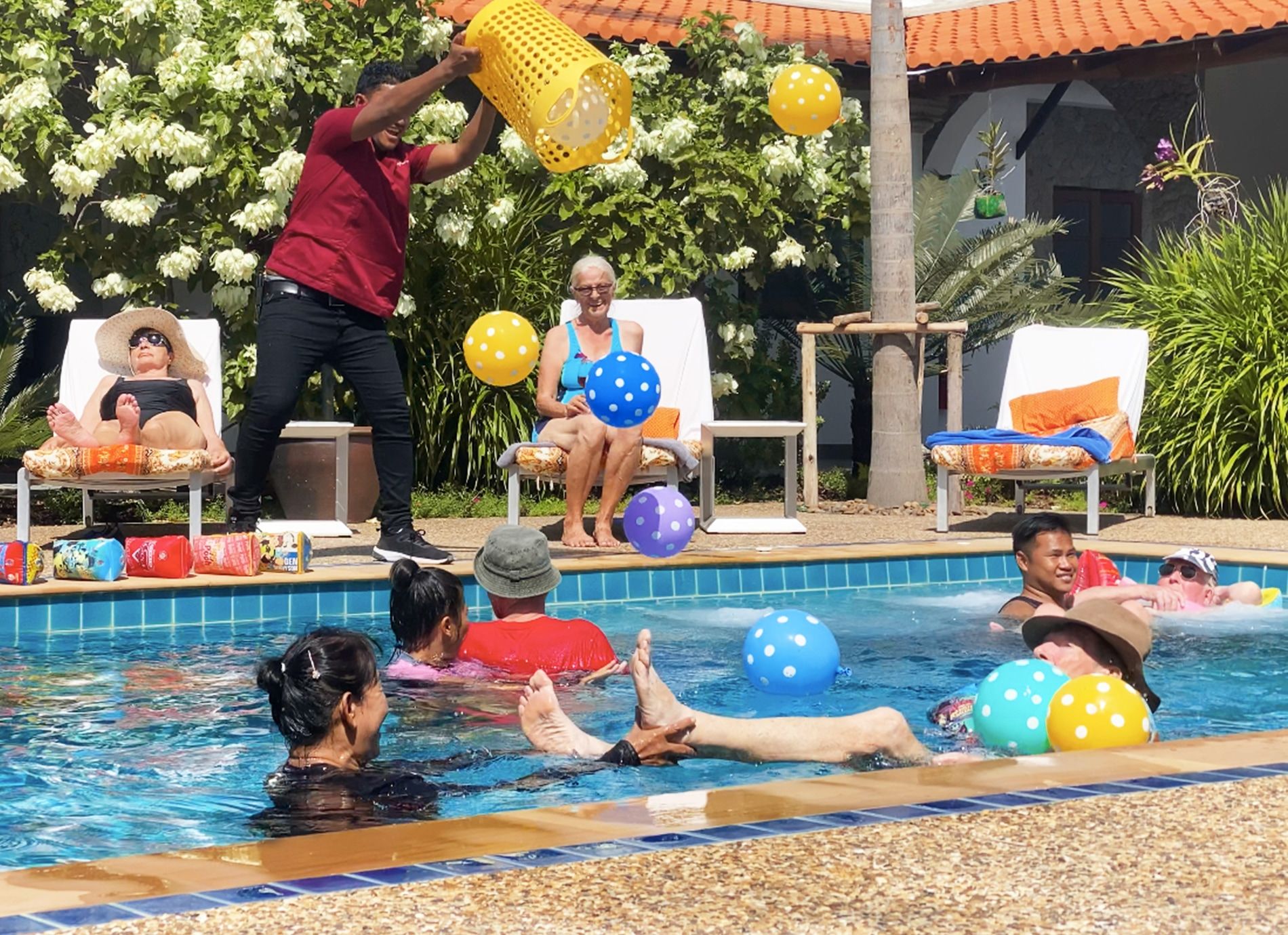 Spiel und Spass am Pool
