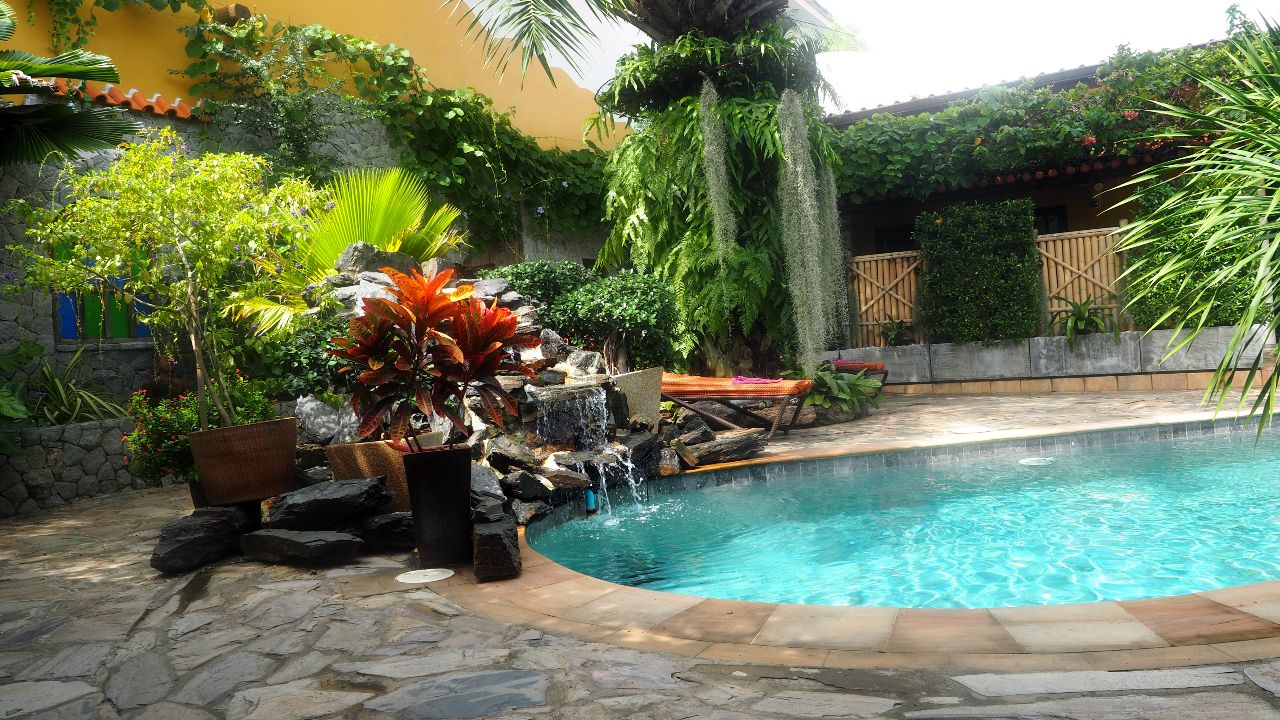 Haus mit Pool und Garten