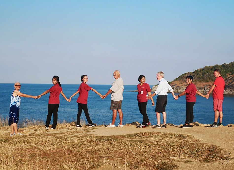 Gäste Gruppenfoto am Strand